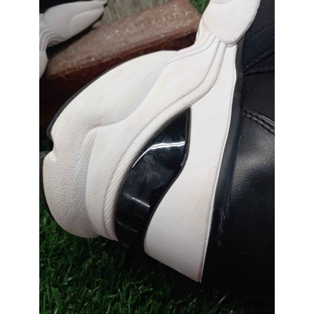 Black Women's Athletic Shoes - Picture 6 of 9